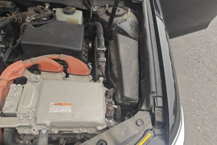 Used Toyota Camry 2016 Dual-Engine 2.5 HG 10th Anniversary Deluxe Navigation Edition Engine Bay Left