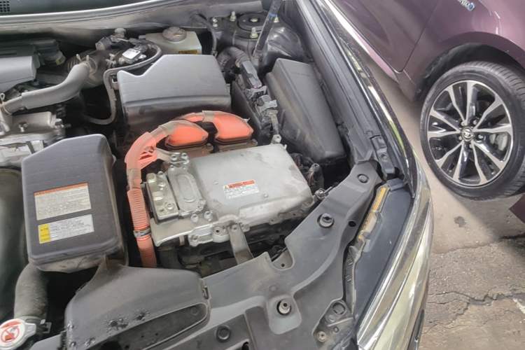 Used Toyota Camry 2016 Dual-Engine 2.5 HG 10th Anniversary Deluxe Navigation Edition Engine Bay Left