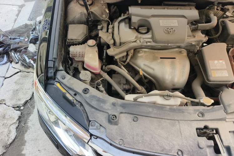 Used Toyota Camry 2016 Dual-Engine 2.5 HG 10th Anniversary Deluxe Navigation Edition Engine Bay Right