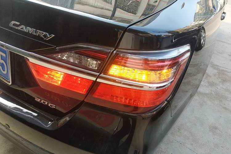 Used Toyota Camry 2016 2.0G 10th Anniversary Leading Edition Exterior 3