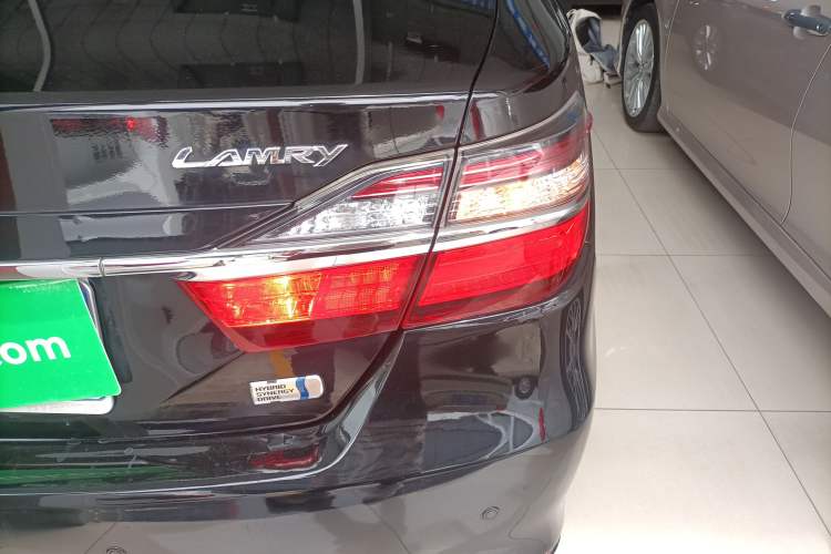 Used Toyota Camry 2016 Dual-Engine 2.5 HG 10th Anniversary Deluxe Navigation Edition Exterior 3