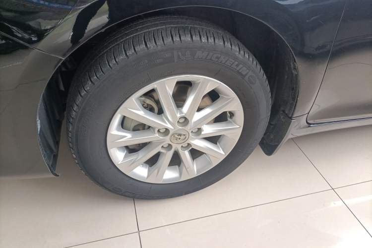 Used Toyota Camry 2016 Dual-Engine 2.5 HG 10th Anniversary Deluxe Navigation Edition Exterior 4