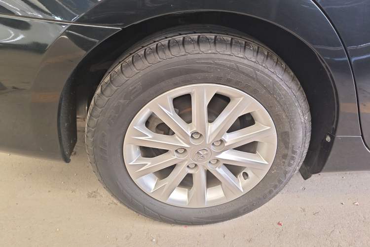 Used Toyota Camry 2016 Dual-Engine 2.5 HG 10th Anniversary Deluxe Navigation Edition Exterior 5