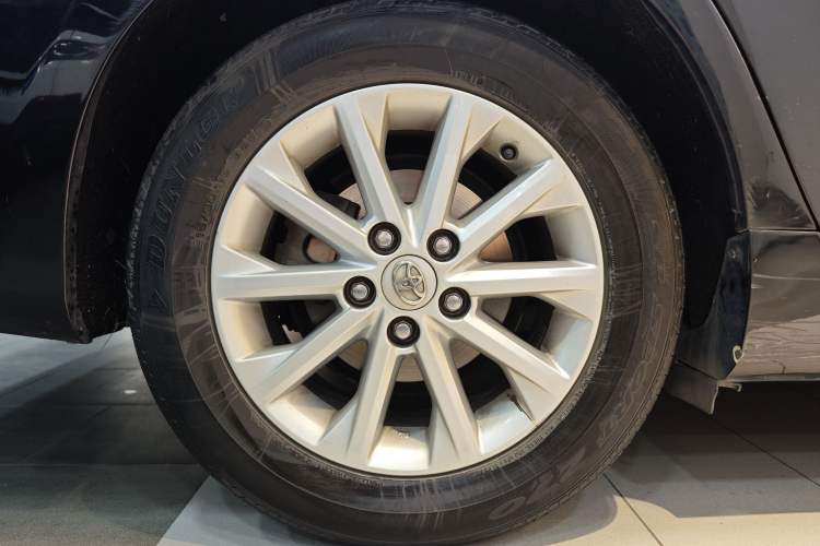 Used Toyota Camry 2016 2.0E 10th Anniversary Elite Edition Exterior 5