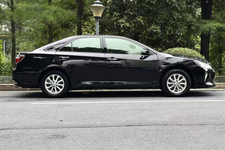 Used Toyota Camry 2016 2.0G 10th Anniversary Leading Edition Exterior 8