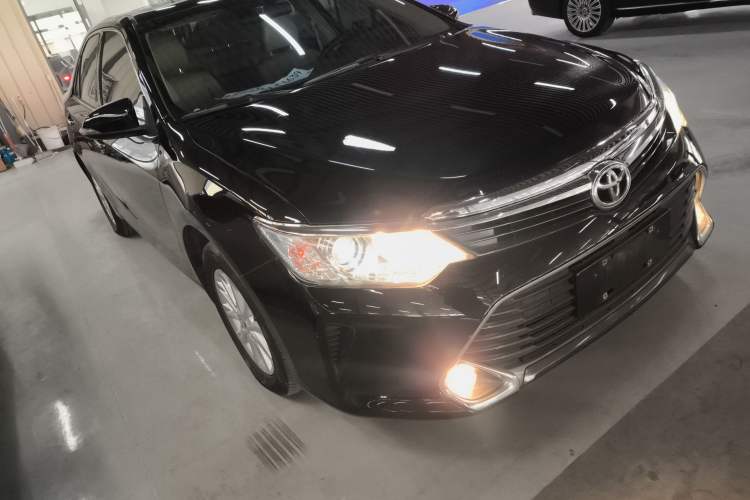 Used Toyota Camry 2016 2.0E 10th Anniversary Elite Edition Front Right 45 Deg