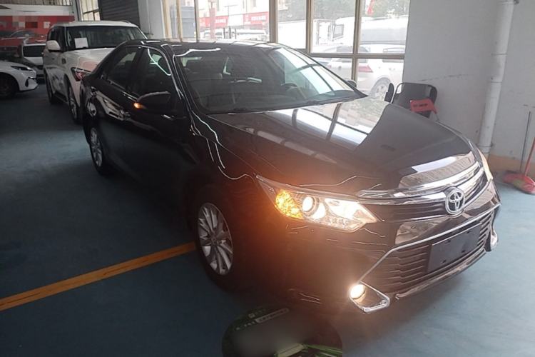 Used Toyota Camry 2016 2.0G 10th Anniversary Leading Edition Front Right 45 Deg