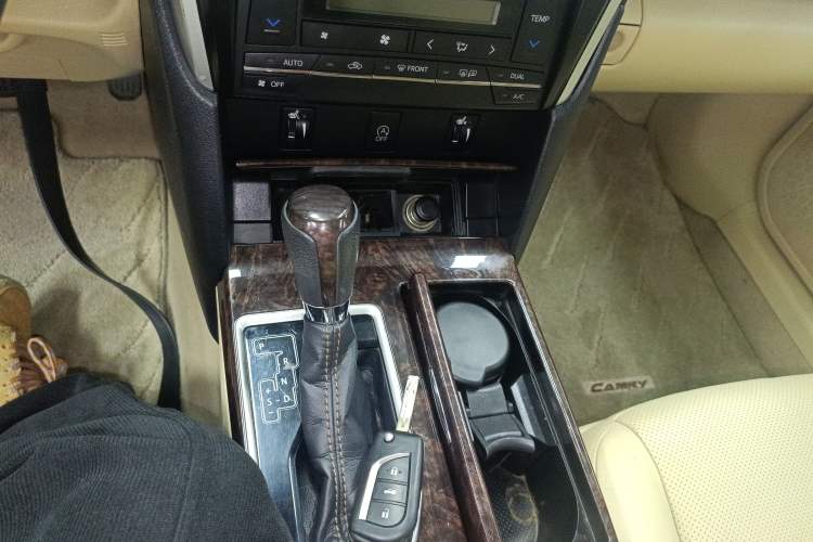 Used Toyota Camry 2016 2.0G 10th Anniversary Leading Edition Gear Lever