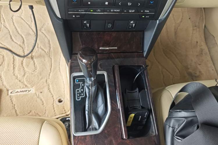 Used Toyota Camry 2016 2.0G 10th Anniversary Leading Edition Gear Lever