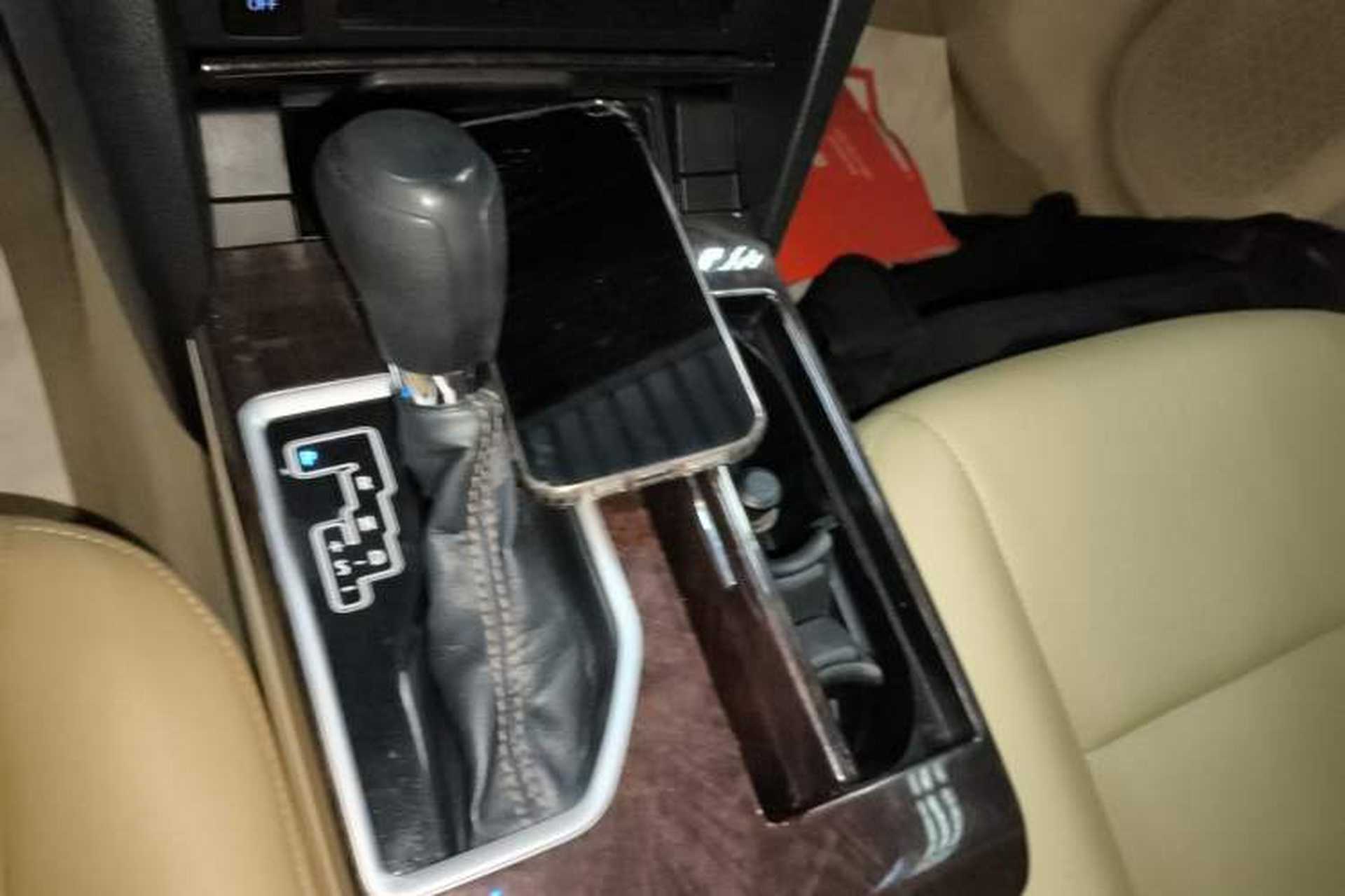 Used Toyota Camry 2016 2.0E 10th Anniversary Elite Edition Gear Lever