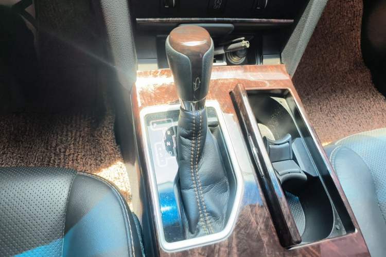 Used Toyota Camry 2016 2.0G 10th Anniversary Leading Edition Gear Lever