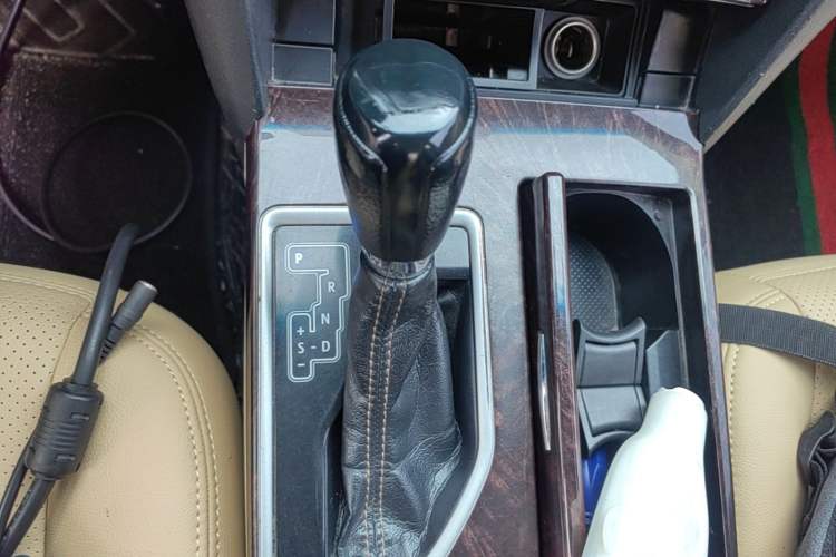 Used Toyota Camry 2016 2.0E 10th Anniversary Elite Edition Gear Lever