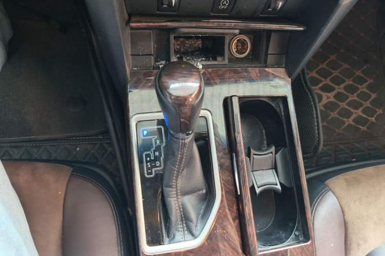 Used Toyota Camry 2016 2.5G 10th Anniversary Deluxe Navigation Edition Gear Lever