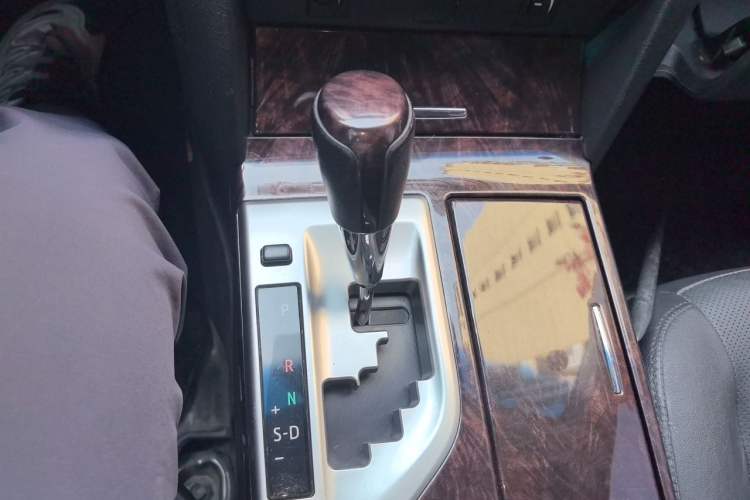 Used Toyota Camry 2016 2.0G 10th Anniversary Leading Edition Gear Lever