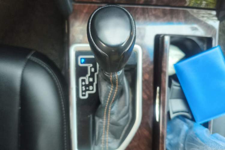 Used Toyota Camry 2016 2.0E 10th Anniversary Elite Edition Gear Lever