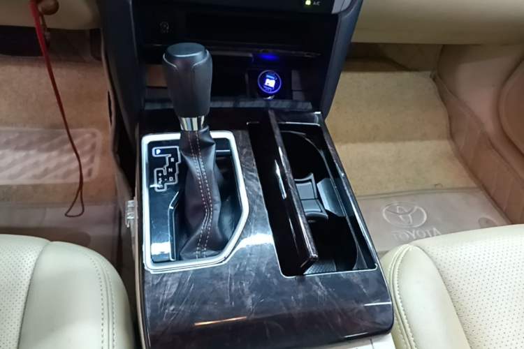Used Toyota Camry 2016 2.0E 10th Anniversary Elite Edition Gear Lever