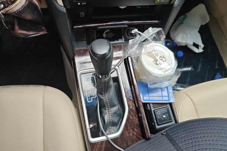 Used Toyota Camry 2016 2.0E 10th Anniversary Elite Edition Gear Lever
