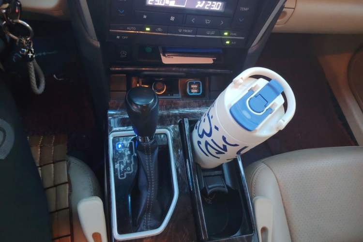Used Toyota Camry 2016 2.0E 10th Anniversary Elite Edition Gear Lever