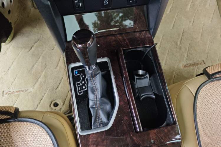 Used Toyota Camry 2016 2.0G 10th Anniversary Leading Edition Gear Lever