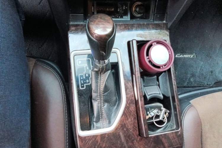 Used Toyota Camry 2016 2.5G 10th Anniversary Deluxe Navigation Edition Gear Lever