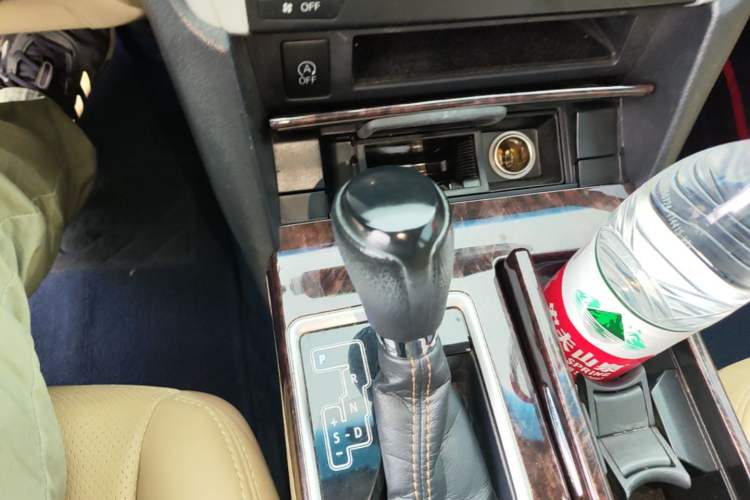 Used Toyota Camry 2016 2.0E 10th Anniversary Elite Edition Gear Lever