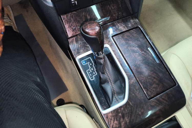 Used Toyota Camry 2016 2.0G 10th Anniversary Leading Edition Gear Lever