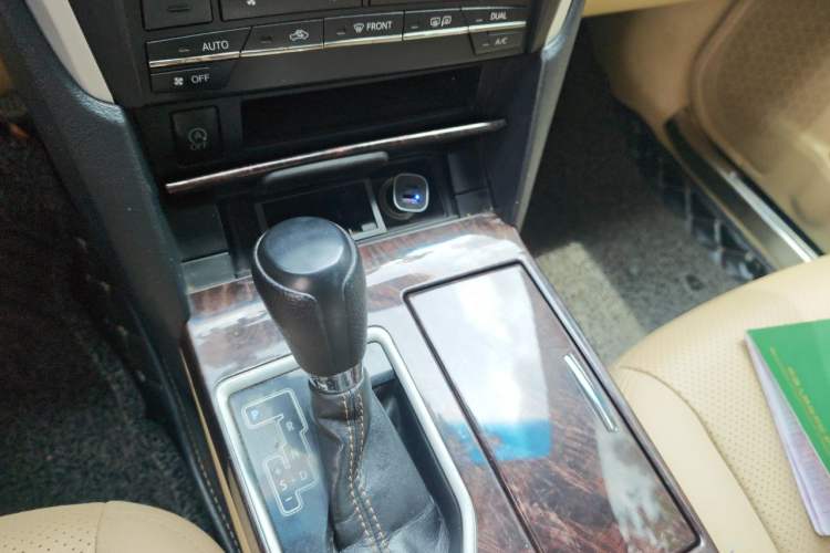 Used Toyota Camry 2016 2.0E 10th Anniversary Elite Edition Gear Lever