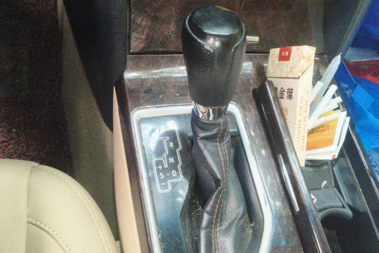 Used Toyota Camry 2016 2.0E 10th Anniversary Elite Edition Gear Lever