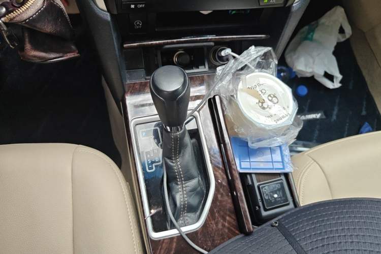 Used Toyota Camry 2016 2.0E 10th Anniversary Elite Edition Gear Lever