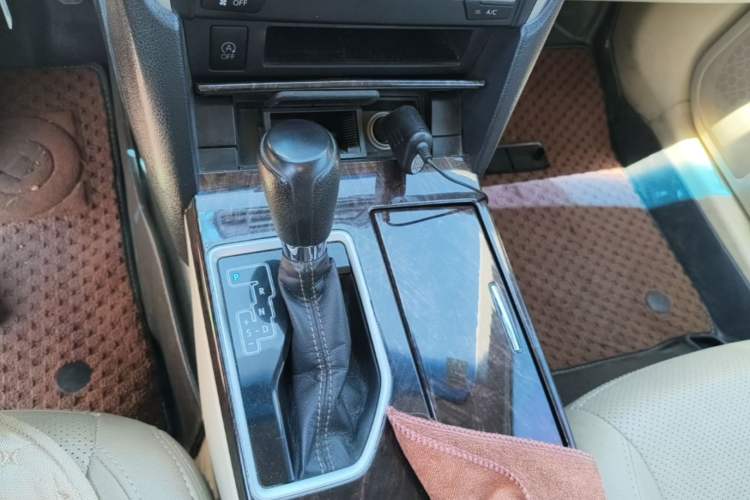 Used Toyota Camry 2016 2.0E 10th Anniversary Elite Edition Gear Lever