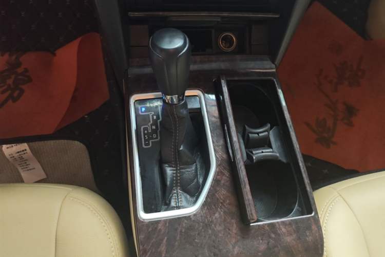 Used Toyota Camry 2016 2.0E 10th Anniversary Elite Edition Gear Lever