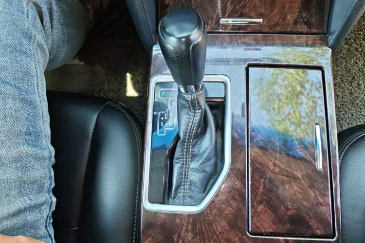 Used Toyota Camry 2016 2.0E 10th Anniversary Elite Edition Gear Lever