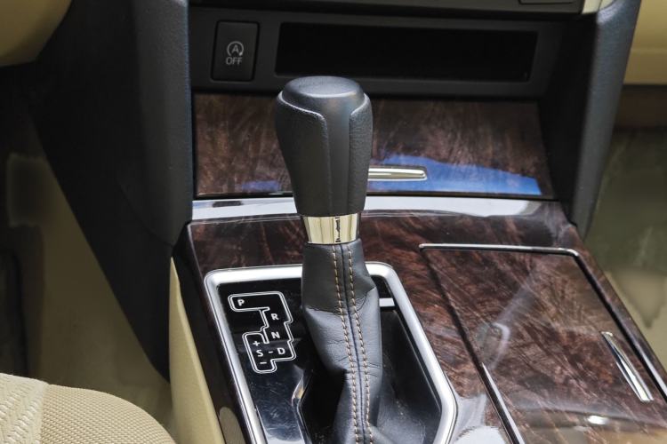 Used Toyota Camry 2016 2.0E 10th Anniversary Elite Edition Gear Lever