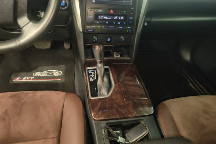 Used Toyota Camry 2016 2.5G 10th Anniversary Deluxe Navigation Edition Gear Lever