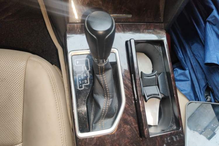 Used Toyota Camry 2016 2.0E 10th Anniversary Elite Edition Gear Lever