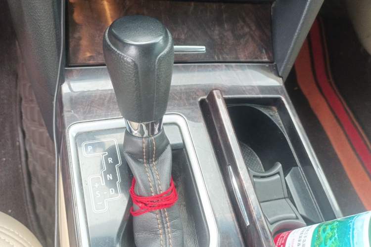 Used Toyota Camry 2016 2.0E 10th Anniversary Elite Edition Gear Lever