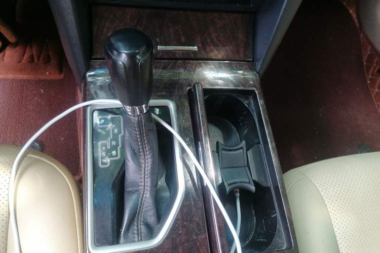 Used Toyota Camry 2016 2.0E 10th Anniversary Elite Edition Gear Lever