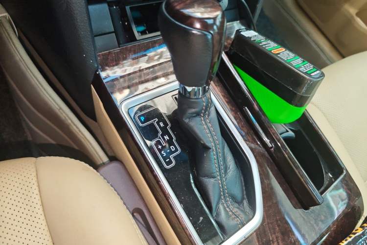 Used Toyota Camry 2016 2.0G 10th Anniversary Leading Edition Gear Lever