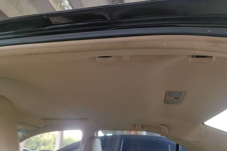 Used Toyota Camry 2016 Dual-Engine 2.5 HG 10th Anniversary Deluxe Navigation Edition Headliner