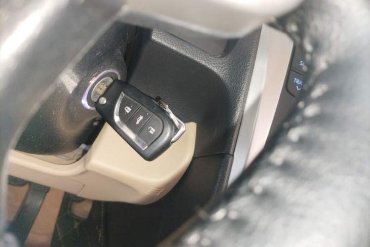 Used Toyota Camry 2016 2.0G 10th Anniversary Leading Edition Interior 1