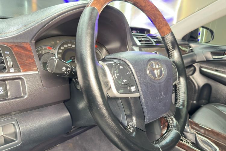 Used Toyota Camry 2016 2.0G 10th Anniversary Leading Edition Interior 1