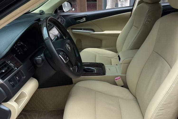 Used Toyota Camry 2016 2.0G 10th Anniversary Leading Edition Interior 1