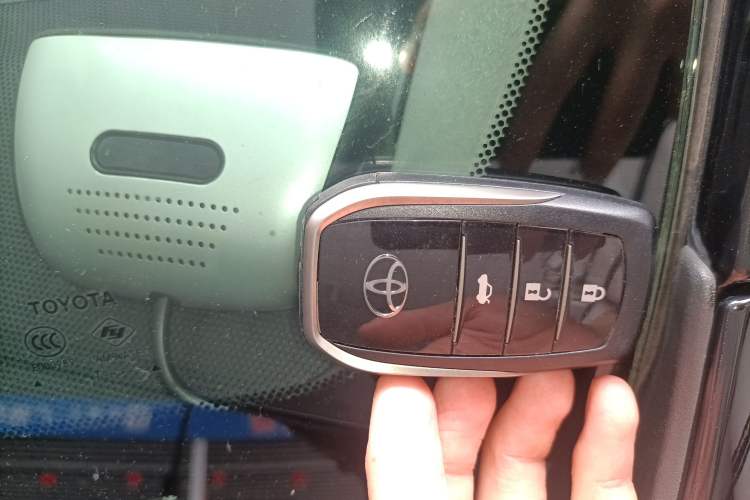 Used Toyota Camry 2016 Dual-Engine 2.5 HG 10th Anniversary Deluxe Navigation Edition Interior 1