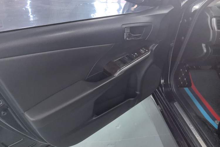 Used Toyota Camry 2016 2.0G 10th Anniversary Luxury Edition Interior 1