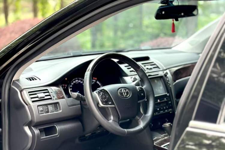 Used Toyota Camry 2016 2.0G 10th Anniversary Leading Edition Interior 1