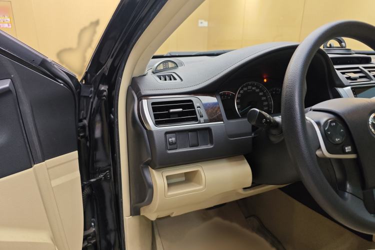 Used Toyota Camry 2016 2.0E 10th Anniversary Elite Edition Interior 11