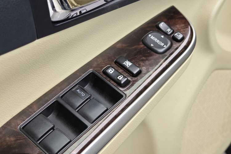 Used Toyota Camry 2016 2.0E 10th Anniversary Elite Edition Interior 12