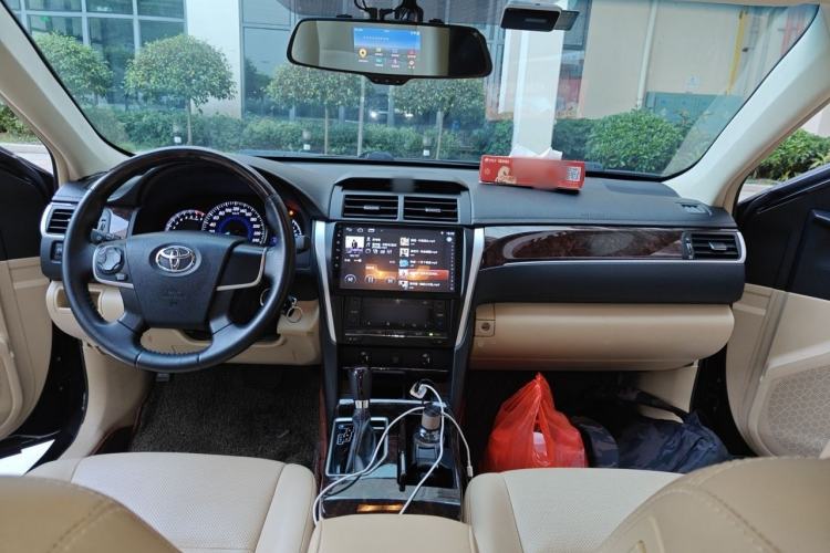 Used Toyota Camry 2016 2.0G 10th Anniversary Leading Edition Interior 2