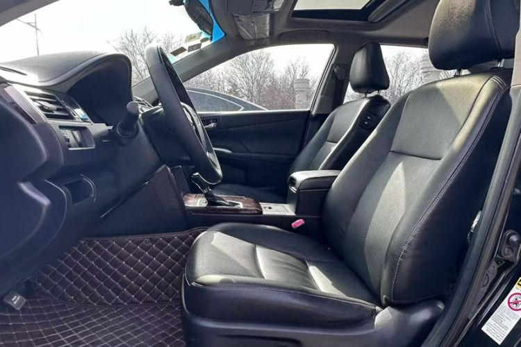 Used Toyota Camry 2016 2.0G 10th Anniversary Leading Edition Interior 2