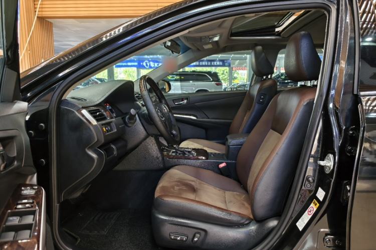 Used Toyota Camry 2016 2.5G 10th Anniversary Deluxe Navigation Edition Interior 2